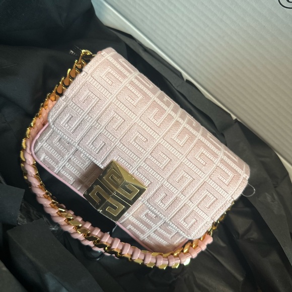 BRAND NEW Givenchy Small 4G bag TENDER PINK